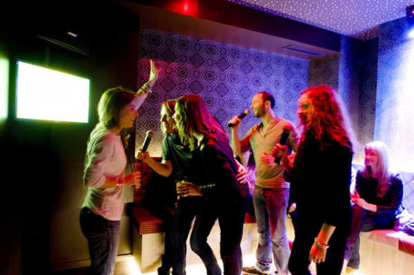 This is a picture of 8 people in a karaoke room in Paris.