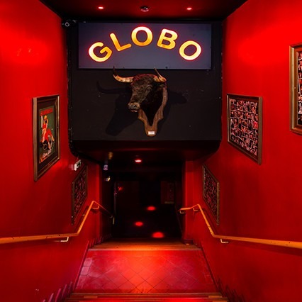This is a picture of the entrance of the Globo, which is a great nightclub in Paris.