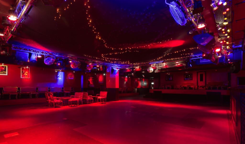 This is a picture of the interior of the Globo, which is a great nightclub in Paris.