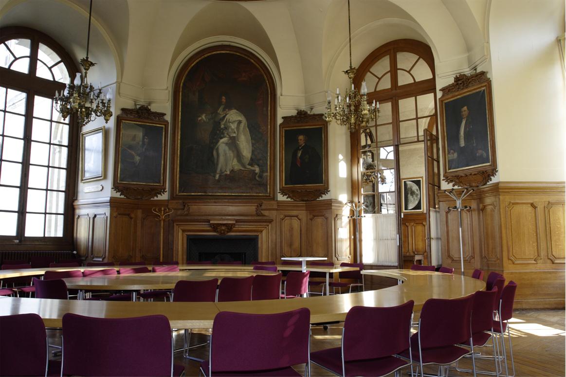 Caption of a room in the observatoire de Paris.