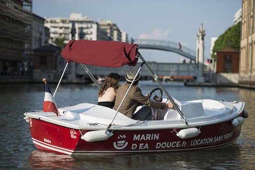 Picture of a boat in Paris France.