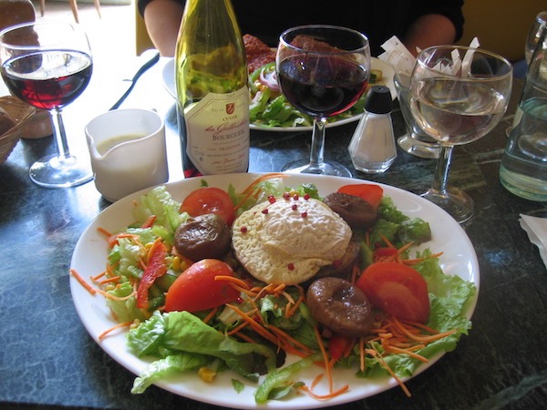 Picture of a plate in a nice restaurant in Paris.