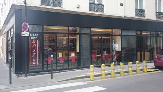 Picture of a nice cafe restaurant in Paris.
