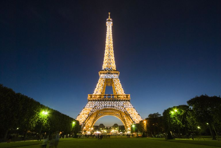 Picture of the Eiffel Tower at night.