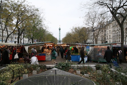 Picture of a French market in Paris.