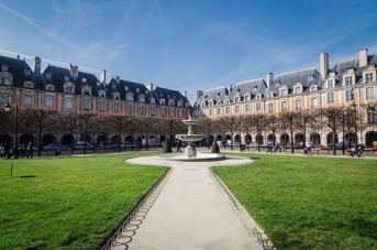 Picture of the place des Vosges in Paris.