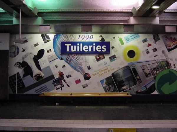 Picture of a metro station in Paris.