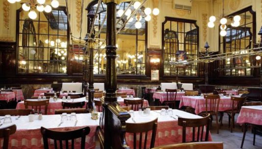 Picture of a nice restaurant in Paris France.